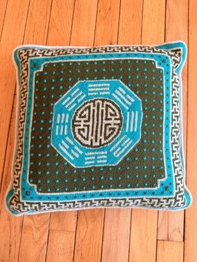 Vintage Needlepoint Accent Pillow  Design w/ Zipper (14” x 14”) made in 60s 70s